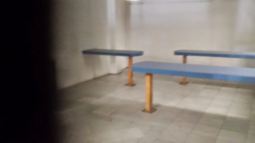 Área de comedor con mesas