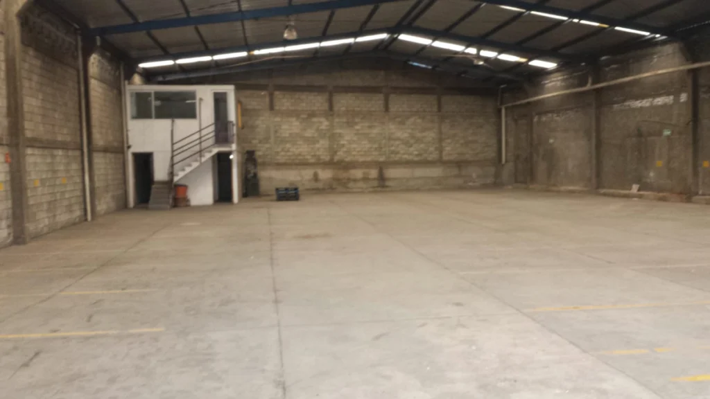 Bodega en renta en Tlalnepantla, vista general de la nave con mezanine