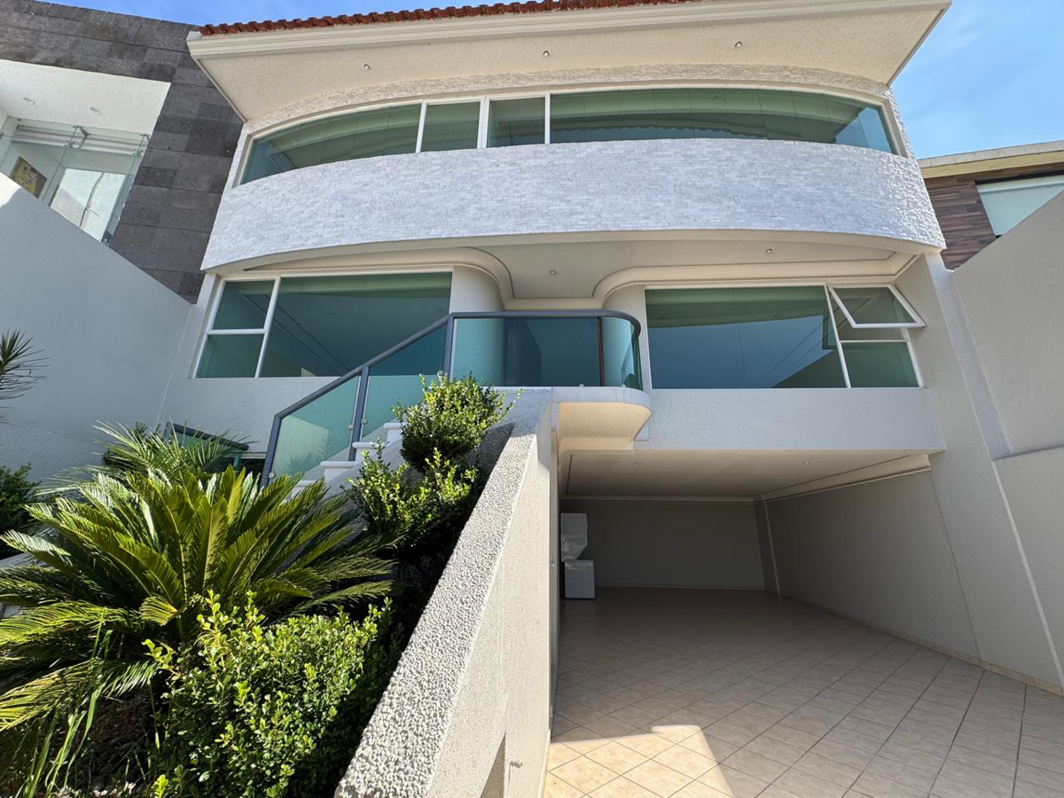 Casa en venta en Lomas Verdes 6a Sección, Naucalpan, con cochera techada