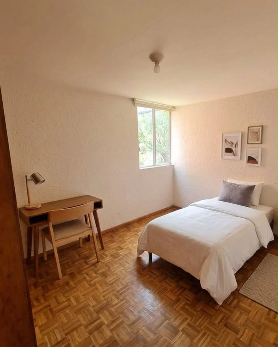 Segunda recámara con escritorio del departamento en venta en Lomas de Atizapán