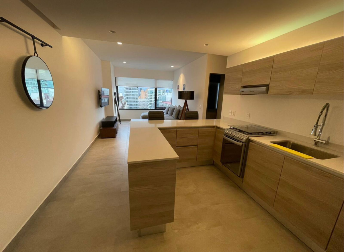 Estancia y cocina integral con isla del departamento en venta en Polanco